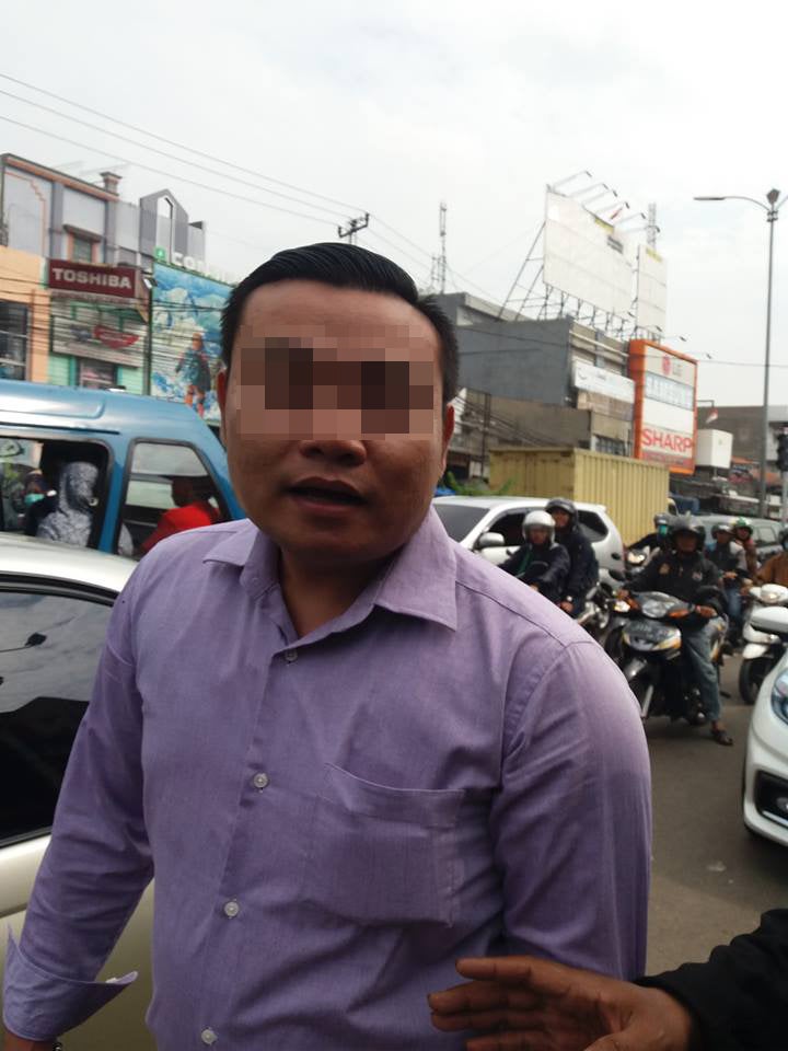 Civilian Driver Kena Kantoi For Using Police Lights In Car To Beat Traffic Jam World Of Buzz 3