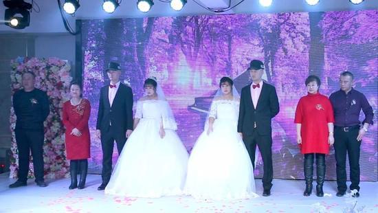 Two Pairs Of Identical Twins Marry In Epic Double Wedding Ready For Lifetime Confusion World Of Buzz 3