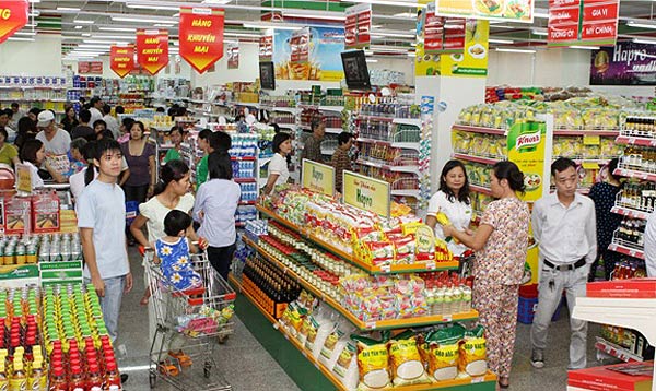 malaysians spotted irresponsibly tearing open tangerine boxes to exchange in hypermarket world of buzz 2