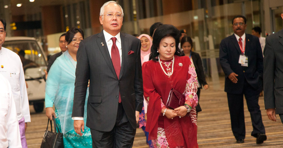 now everyone can fly najib and rosmah off immigration department blacklist world of buzz 2