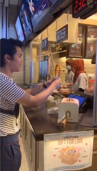 Msian Influencer Tries Starting Jangan Bayar Challenge Gets Backlash Instead World Of Buzz