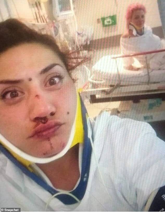 12861370 6972059 Hazel Wilman left and Faeda Hunter right take a selfie in hospit a 25 1556547280363 1