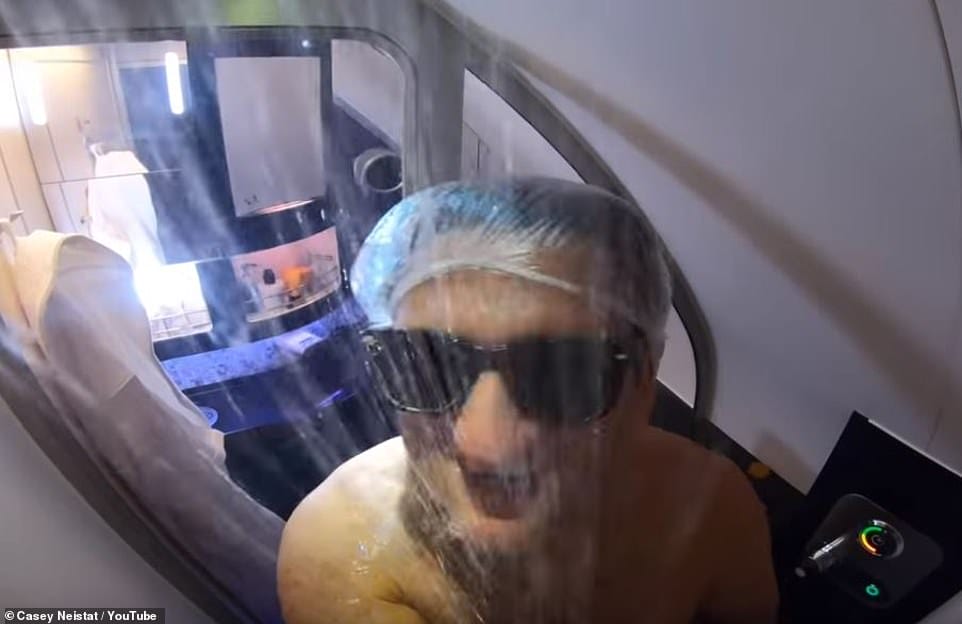 22351406 7801527 Casey filmed himself taking a shower in the Residence which offe a 14 1576593783345