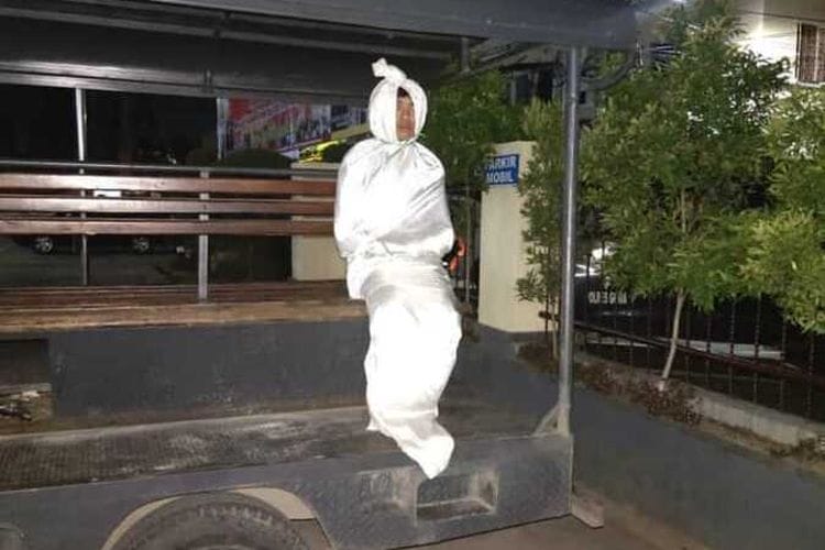 Indonesian Guy Pretends To Be Pocong Gets Arrested By The Police World Of Buzz