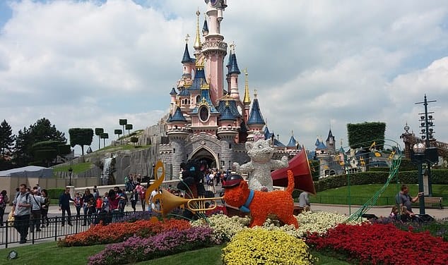 25727676 8091139 A Maintenance Worker At Disneyland Paris Has Tested Positive For M 3 1583749280286
