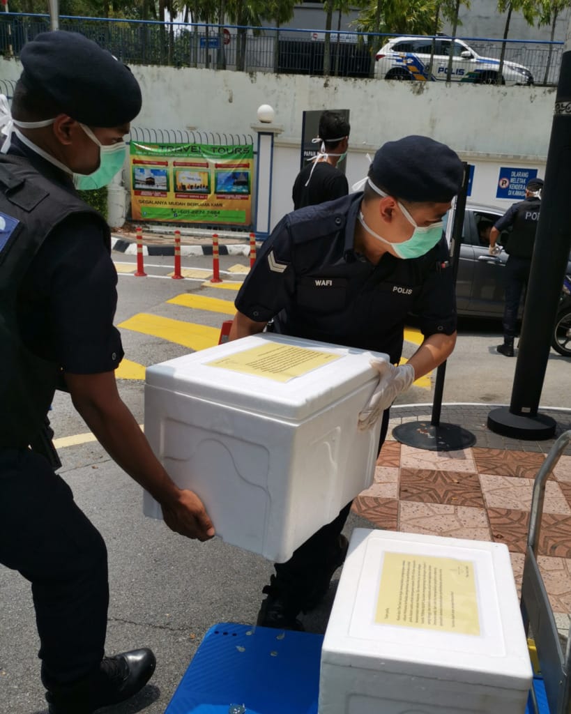 pdrm officers risk their health for the rakyat so heres what we did world of buzz 7