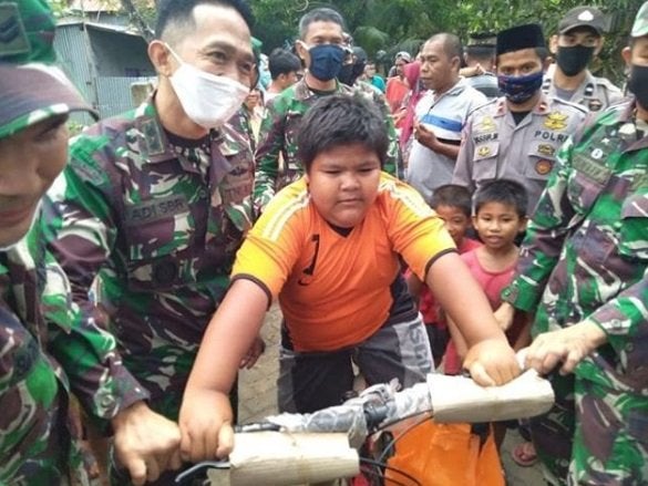 20200519111122 1 Keajaiban Hidup Langsung Dialami Rizal Bocah Penjual Gorengan Yang Teraniaya 002 Billy Adytya