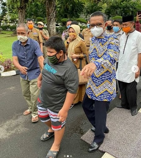 20200519111129 1 Keajaiban Hidup Langsung Dialami Rizal Bocah Penjual Gorengan Yang Teraniaya 001 Billy Adytya