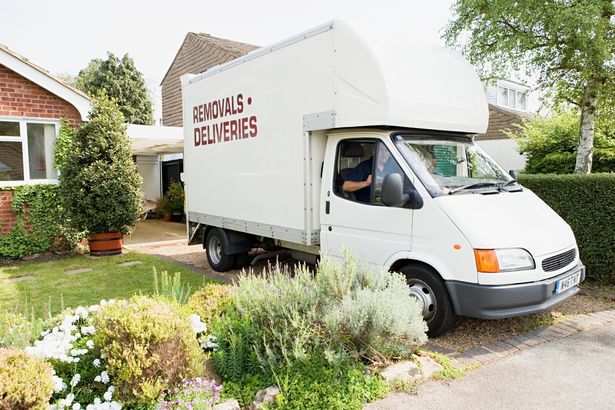 0 Removal Van In Driveway