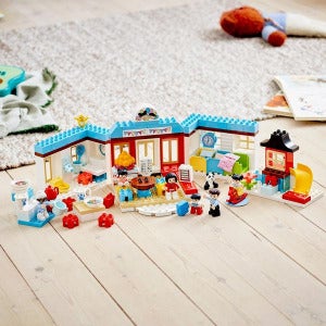10943 LEGO Duplo Happy Childhood Moments 1 600x600