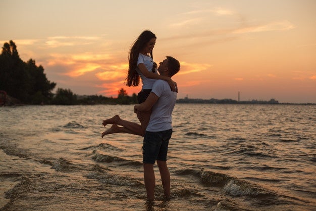 love story beachyoung beautiful loving couple hugging beach sunset 133138 109