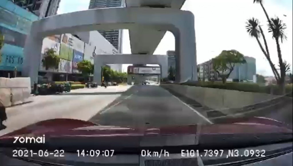 Dash cam footage of police roadblock in car 2