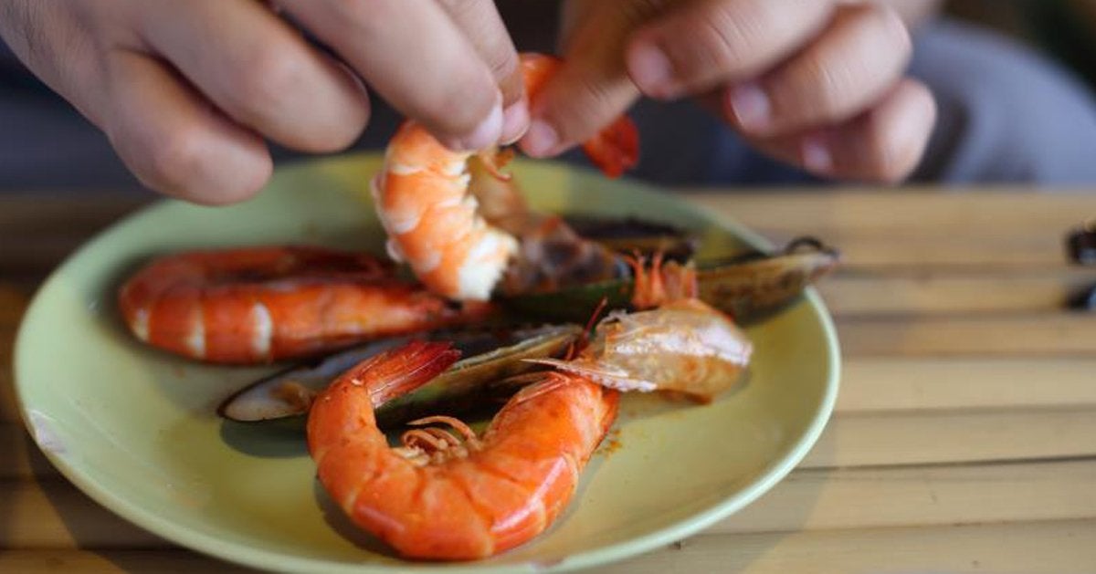 Boyfriend peeling prawn