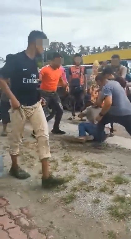 Ss3 Fighting At The Roadside In Kelantan 1