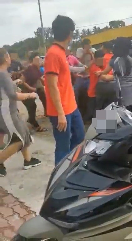 SS9 Fighting at the roadside in kelantan