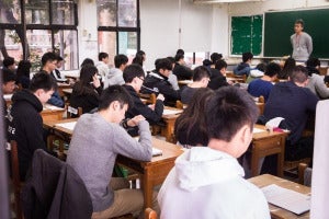 大学生考试