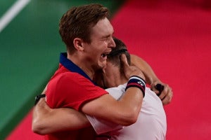 Olympics Viktor Axelsen Cry And Thanks Chen Long