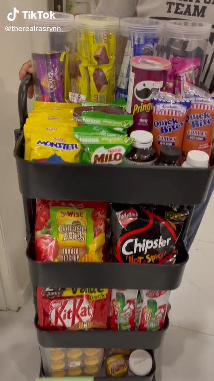 SS 1 Malaysia snacks on shelf