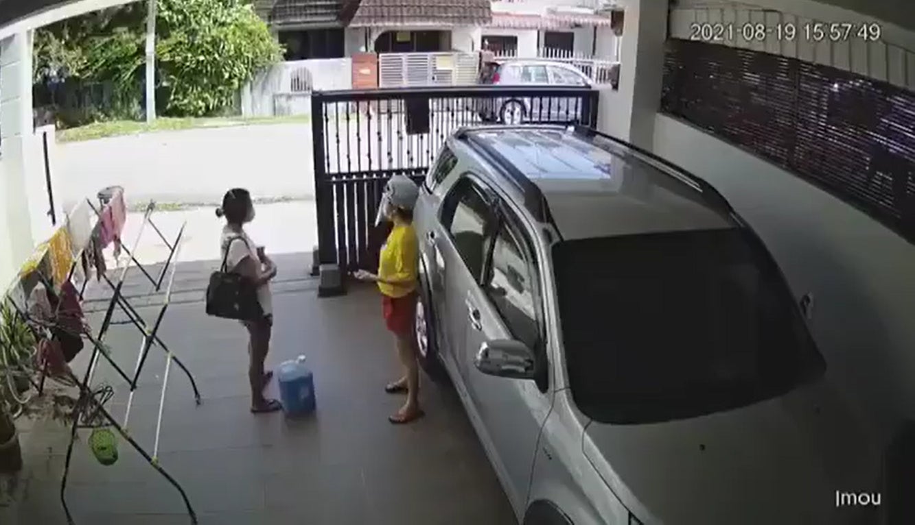 SS 1 foodpanda rider crashes into the house gate after being chased by dog