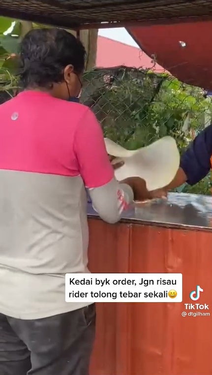 Ss5 Foodpanda Rider Helping Small Business Pakcik Make Roti Canai