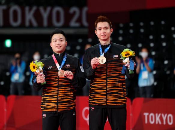soh wooi yik and aaron chia won bronze medal in 2020 tokyo olympic