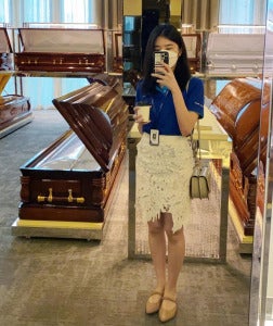 women selfie with mirror provide funeral service V2