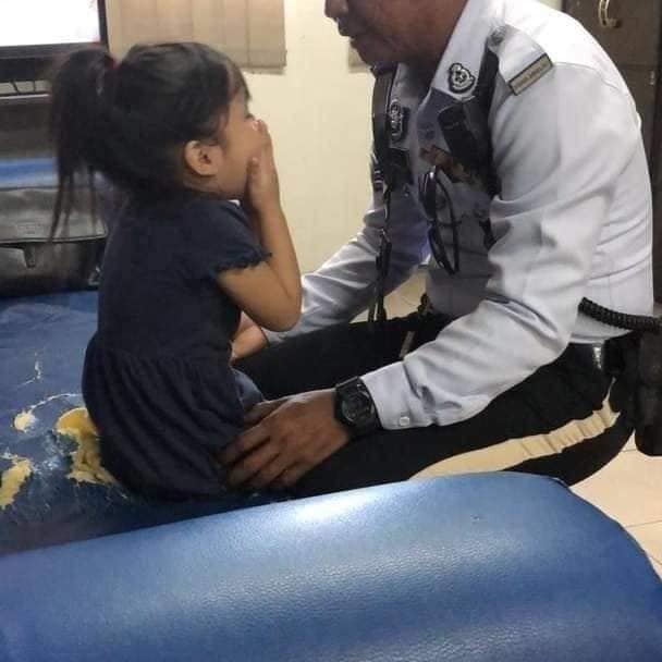 警察 小孩