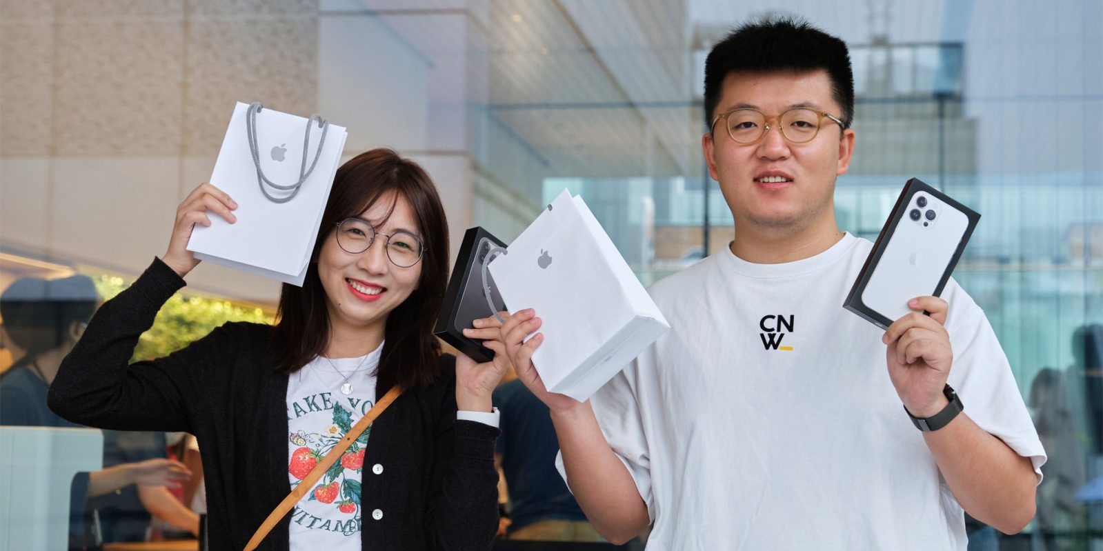 Among the first customers to buy the iPhone 13 in retail stores