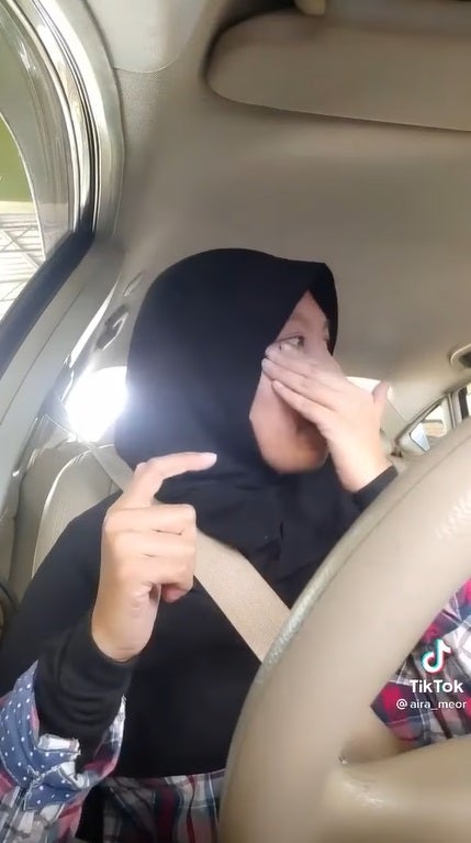 Malaysia Deaf Woman Explain Disappointment