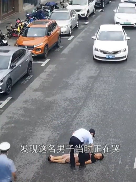 SS 1 dad lie on middle of road because daughter cannot do maths