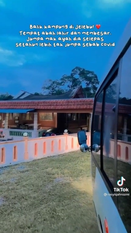 Ss1 Man Buys Mini Bus To Travel Around Malaysia With Family Of 15