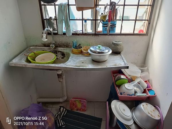 Dirty Kitchen In Rented House