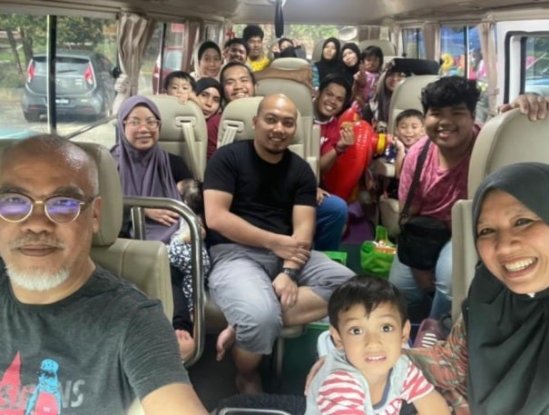 Man Buys Mini Bus To Travel Around Malaysia With Family Of 15