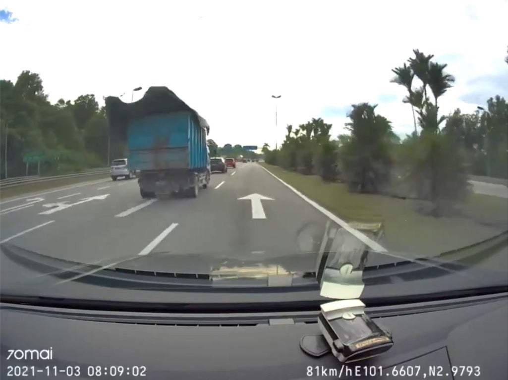 SS 1 lorry canvas fell off motorcycle accident