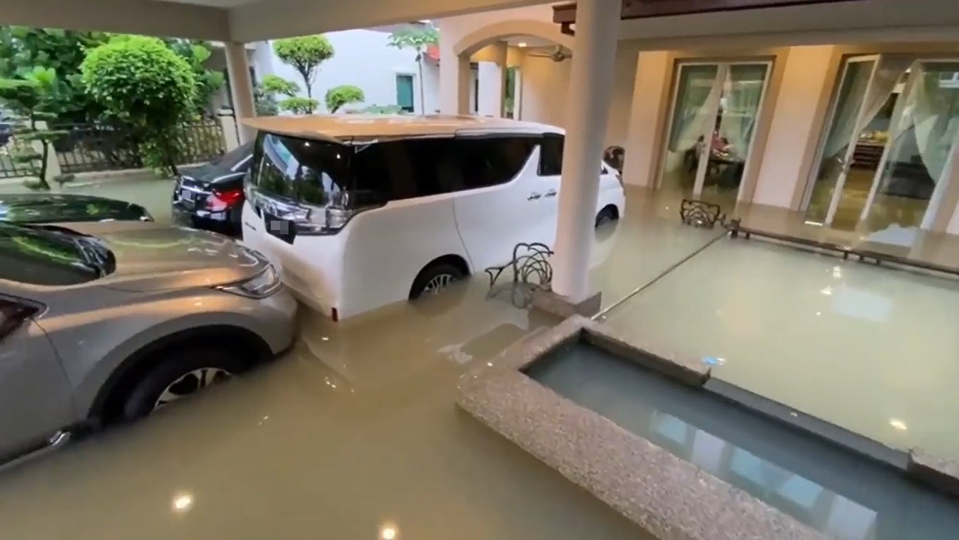 Ss 1 Exotic Expensive Cars Flood House