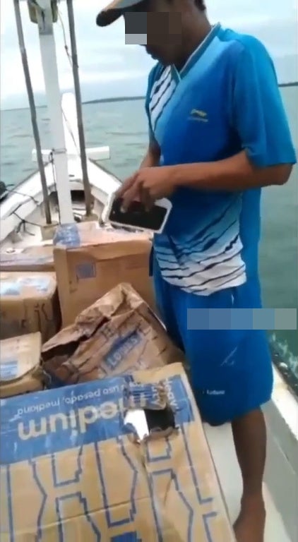SS 3 fisherman found apple products ipad iphone macbook in sea