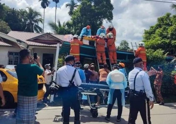 Motor Rider Fly To Rooftop After Accident 1