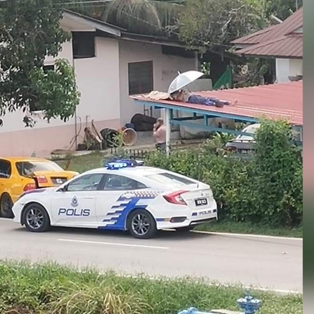 motor rider fly to rooftop after accident 5