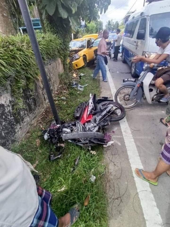 Motor Rider Fly To Rooftop After Accident 7