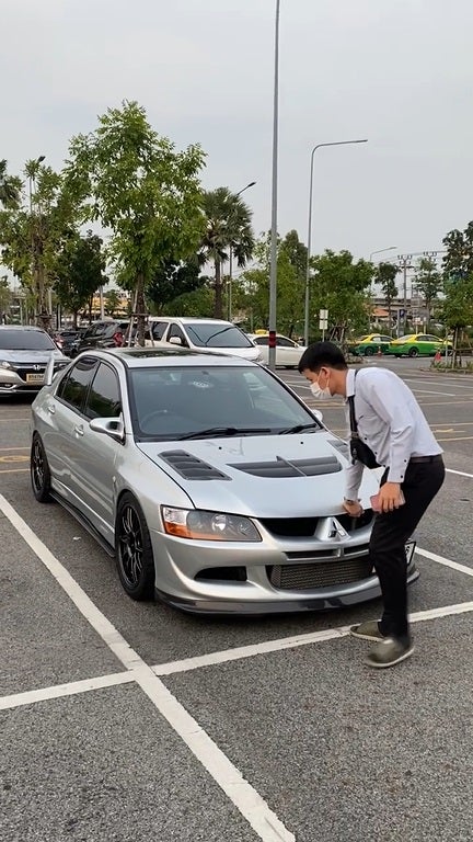 SS 2 woman girlfriend buys mitsubishi lancer evolution 8 for boyfriend on valentines day