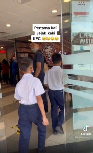 小学生第一次吃Kfc 03