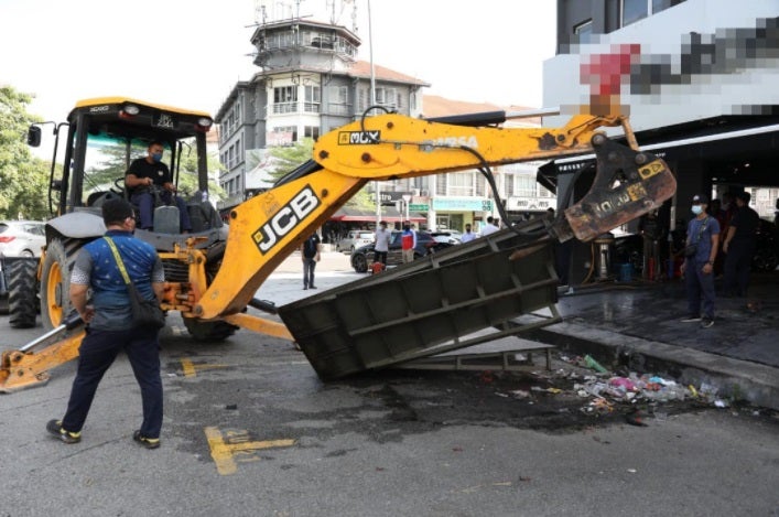 Mbsa Illegal Ramps In Front Of Shop 3