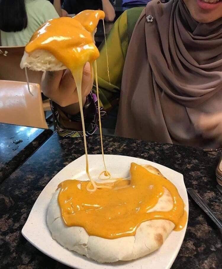 Cheese Leleh Sauce Naan