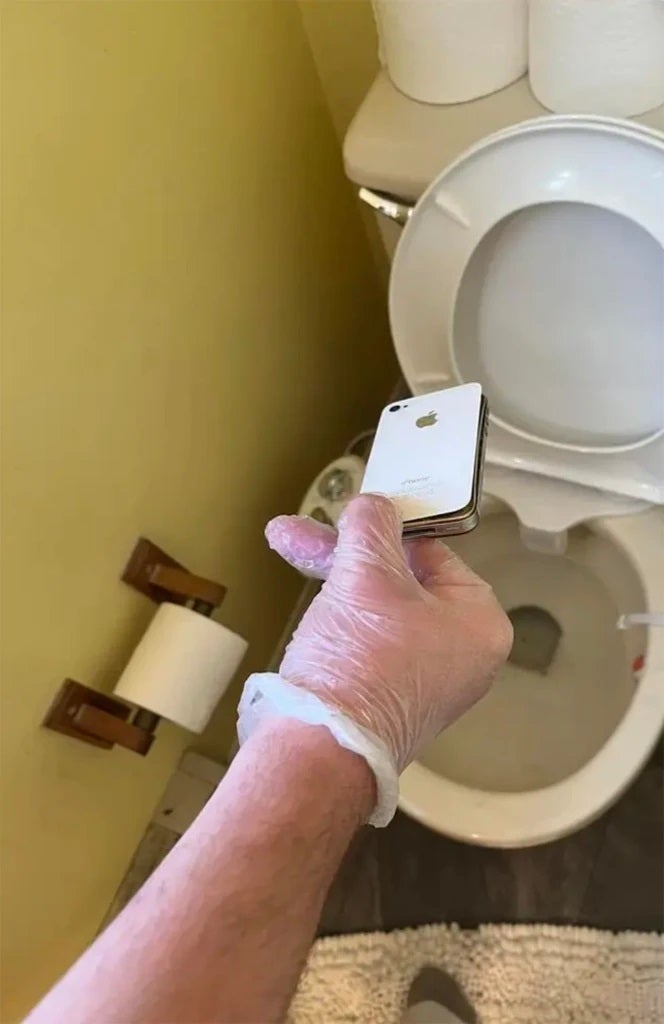 Iphone Found In Toilet After 10 Years 2