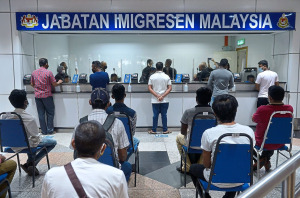 Renew Malaysian Passport Queueing for Number02