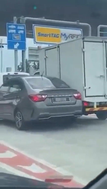 Ss 3 Saga Lorry Fights Myvi Wins