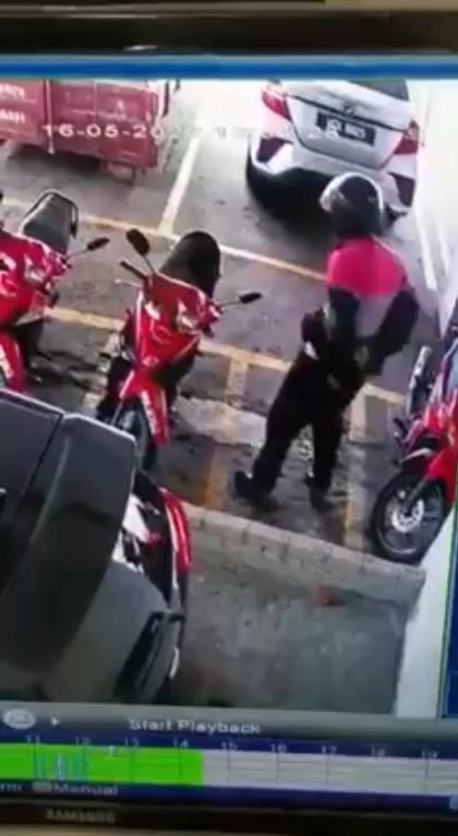 SS 3 foodpanda rider shit at carpark floor