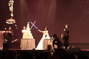 Oscar Wedding Cutting Cake
