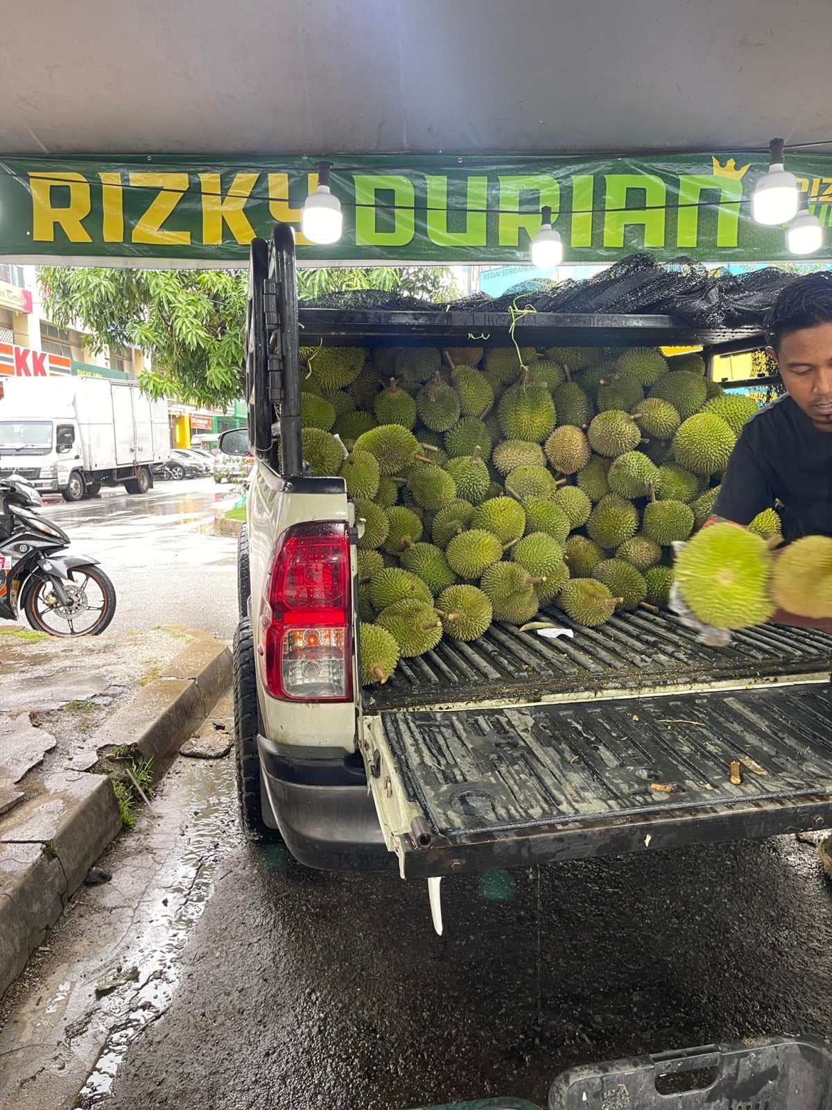 Rizky Durian Pregnant Woman Free Durian 4 Scaled