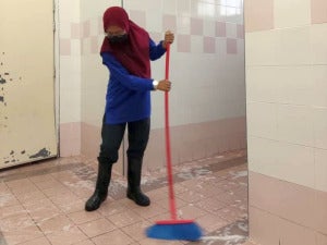 大学女生当清洁工 5